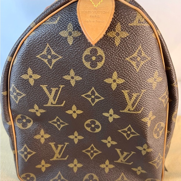 Authentic Louis Vuitton Speedy 35 Monogram ๐ - Picture 16 of 17